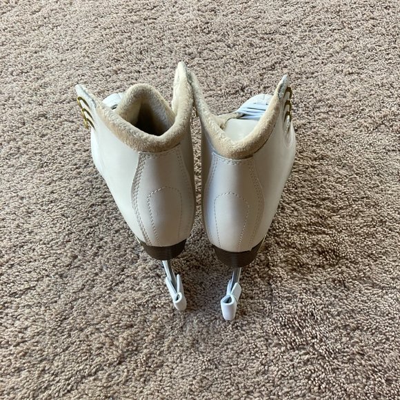 Lake Placid Alpine 900 Traditional Figure Skates - Picture 2 of 8